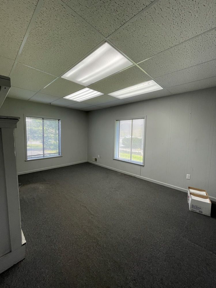Industrial/Flex: 705 Greenway Dr, Columbus, IN 47201